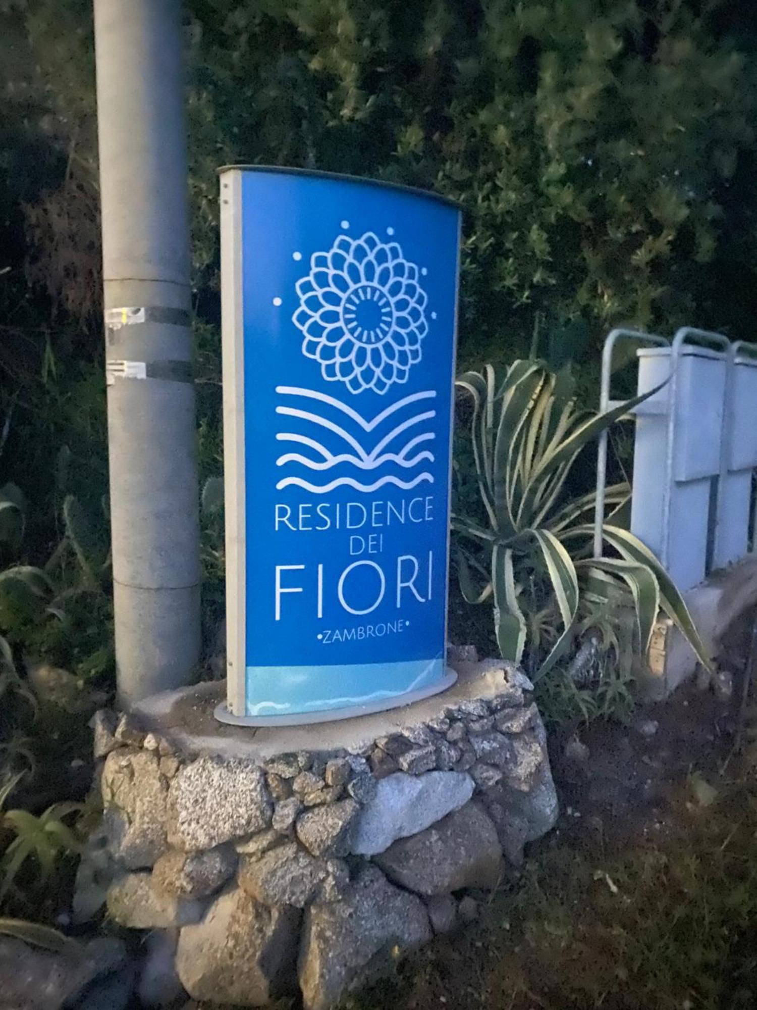 Villa Nove - Residence Dei Fiori 赞布隆内 外观 照片